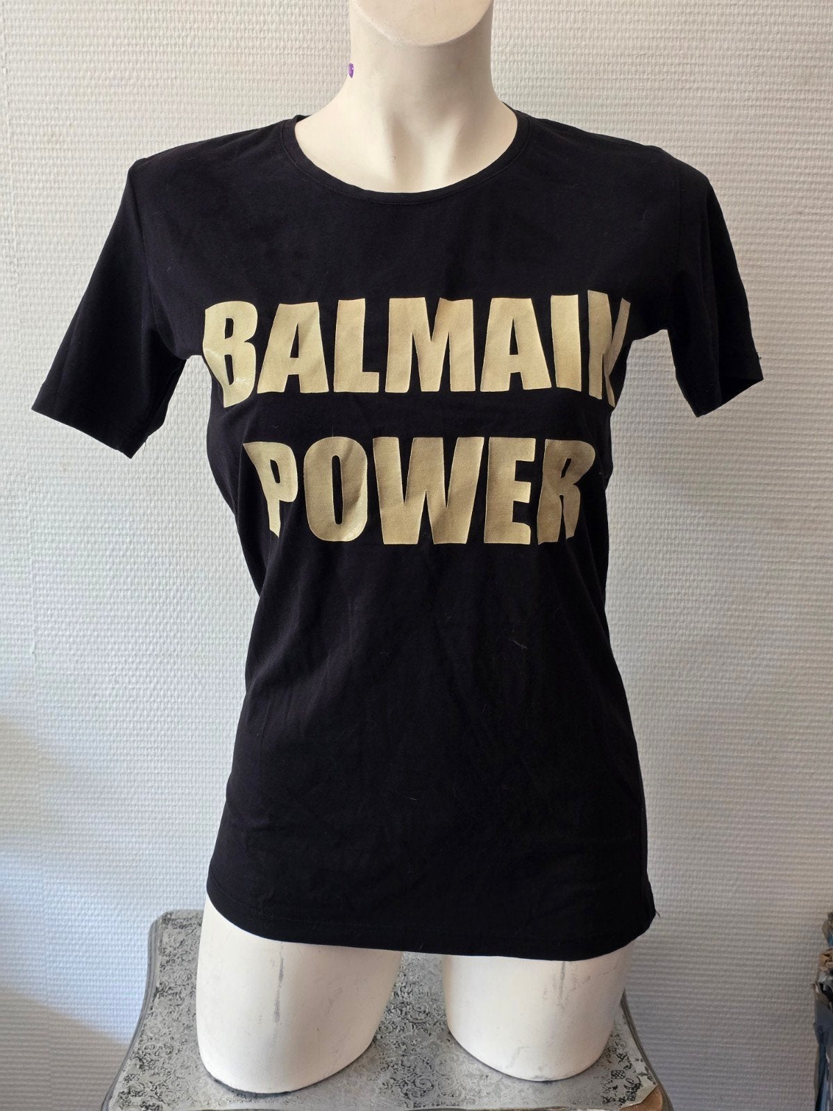 Balmain Power T-shirt Zwart met Goudkleurige Opdruk maat S, Zwart, Ophalen of Verzenden, Korte mouw, Maat 36 (S)