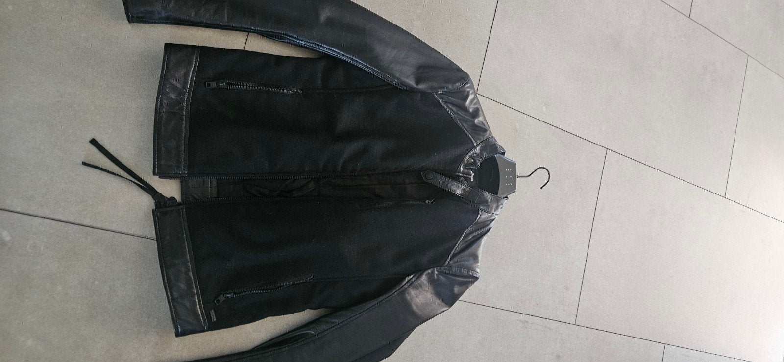 Tigha Leren Jas Zwart - (s)Zo goed als nieuw, Kleding | Heren, Ophalen of Verzenden, Zo goed als nieuw, Zwart