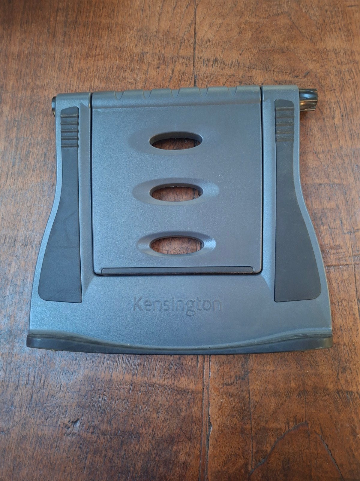Kensington Verstelbare Laptopstandaard - Ergonomisch, Computers en Software, Laptopstandaarden, Gebruikt, In hoogte verstelbaar