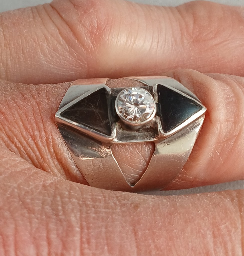 Zilveren ring met onyx en steen 19,5 mm antiek 925 zilver, https://www.zilverjuwelier.nl/product-categorie/sieraden/ringen/, Gebruikt