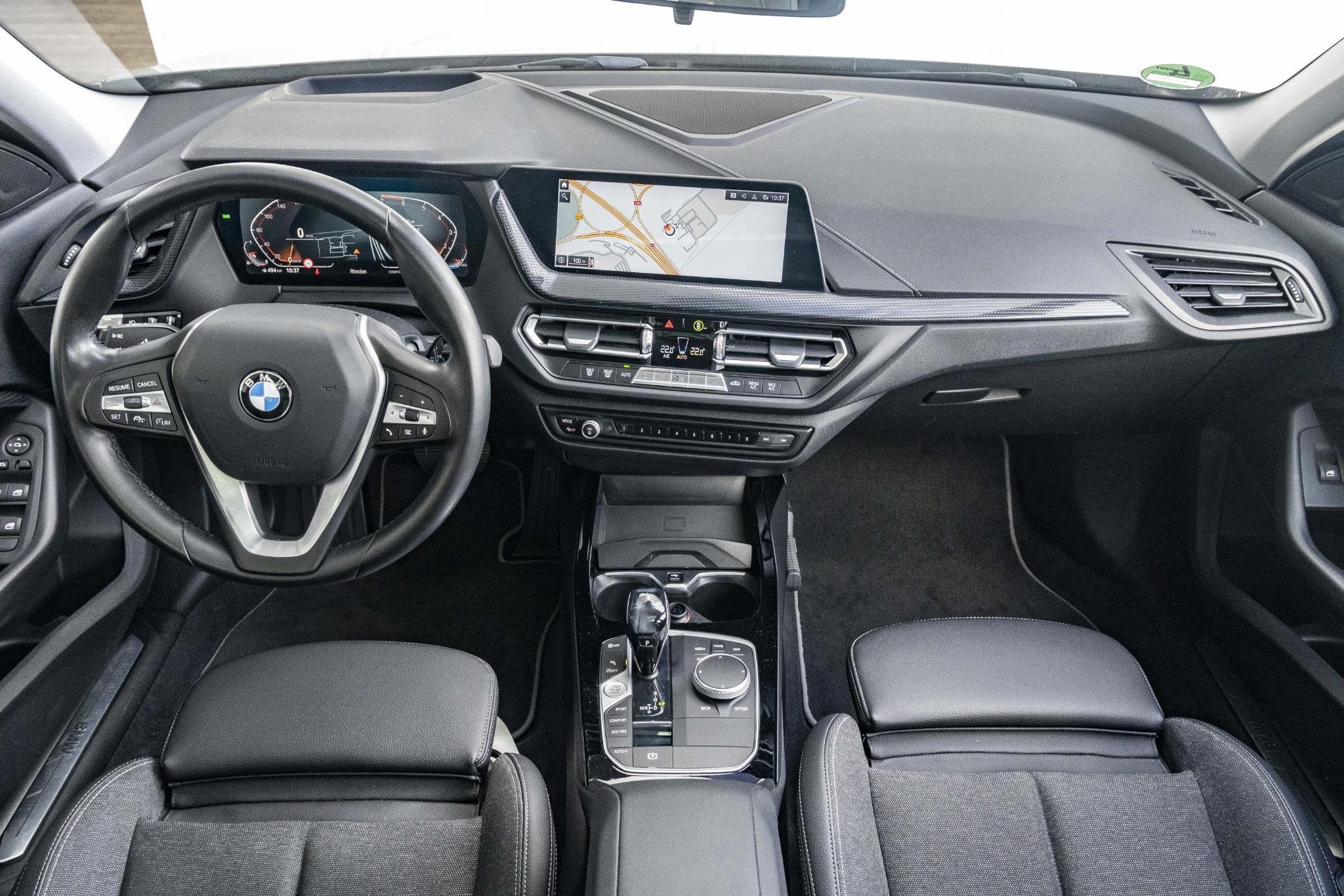 BMW 1 Serie 118i | LED | HUD | Schuifdak | Sportstoelen | Sh, Stof, Gebruikt, Met garantie (alle), Zwart