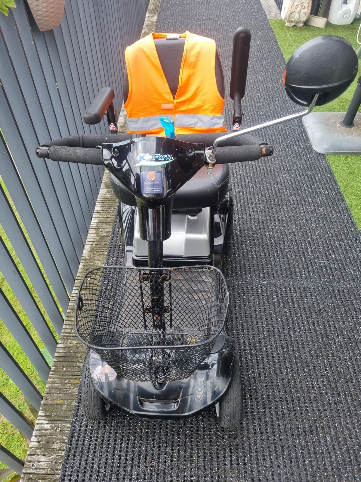 Scootmobiel. gereserveerd voor Freddie, Ophalen, 10 km/u of minder