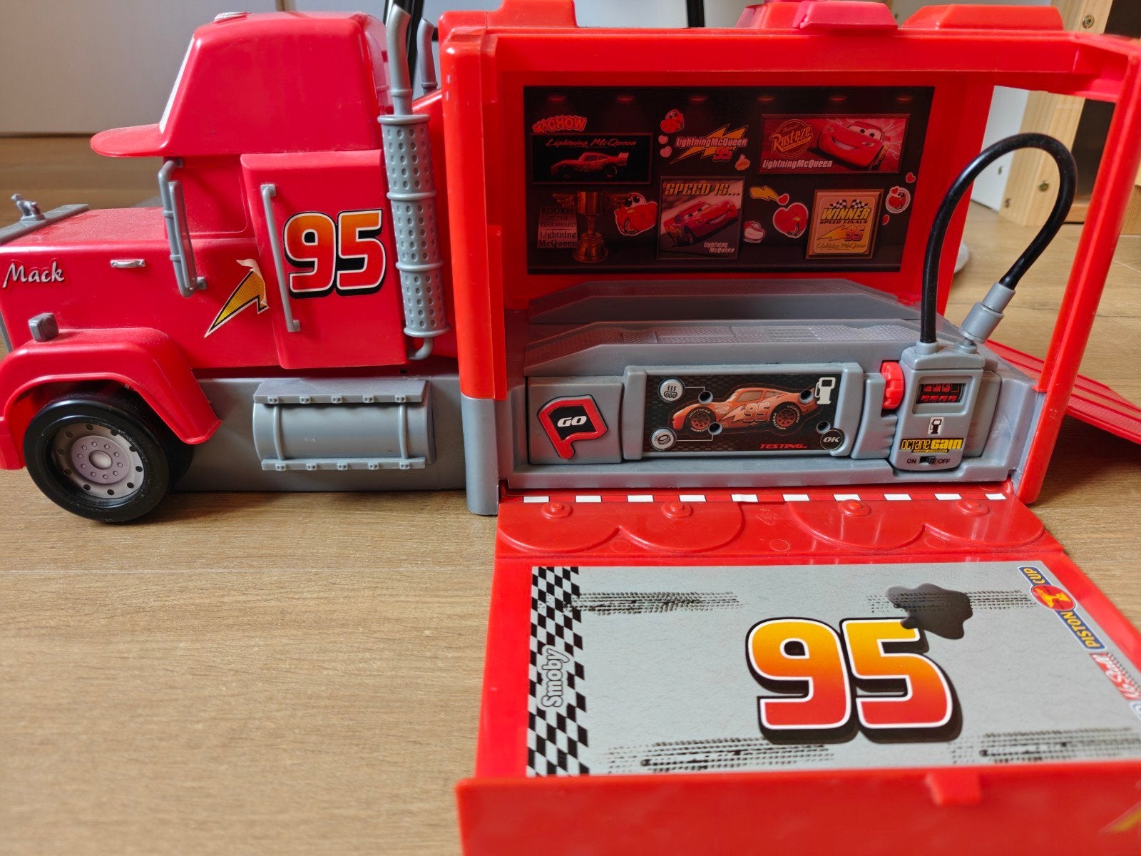 Disney Cars Mack Truck Speelset - Bliksem McQueen, Kinderen en Baby's, Ophalen, Gebruikt