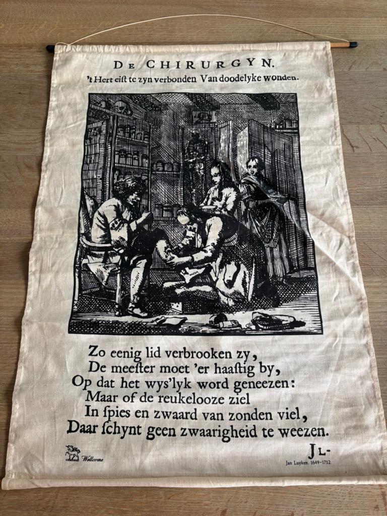 Mooi vintage wandkleed ‘De Chirurgyn’ van Jan Luyken, Ophalen of Verzenden