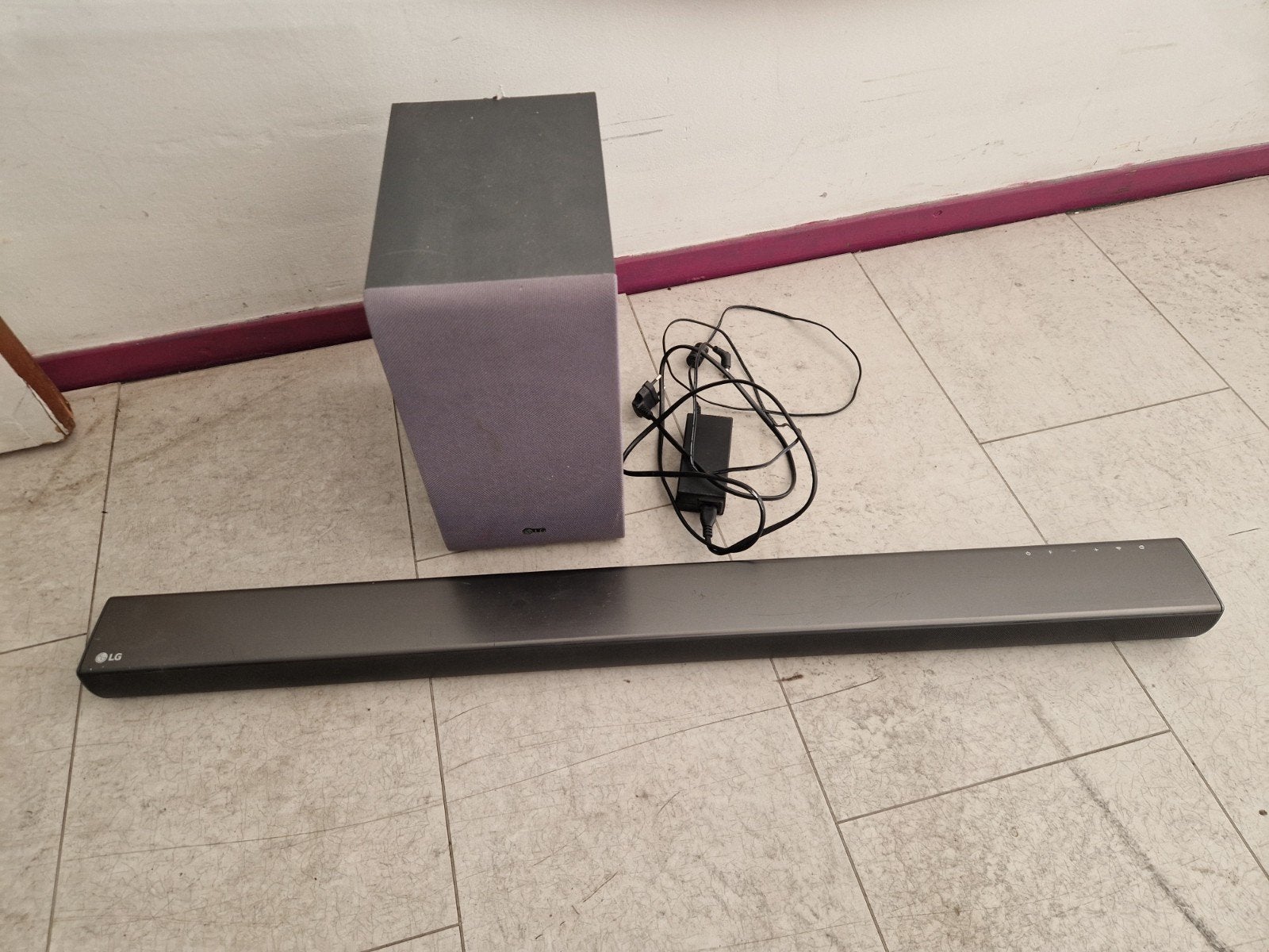 LG Soundbar SJ5Y met draadloze subwoofer, Ophalen of Verzenden, Bluetooth, Gebruikt