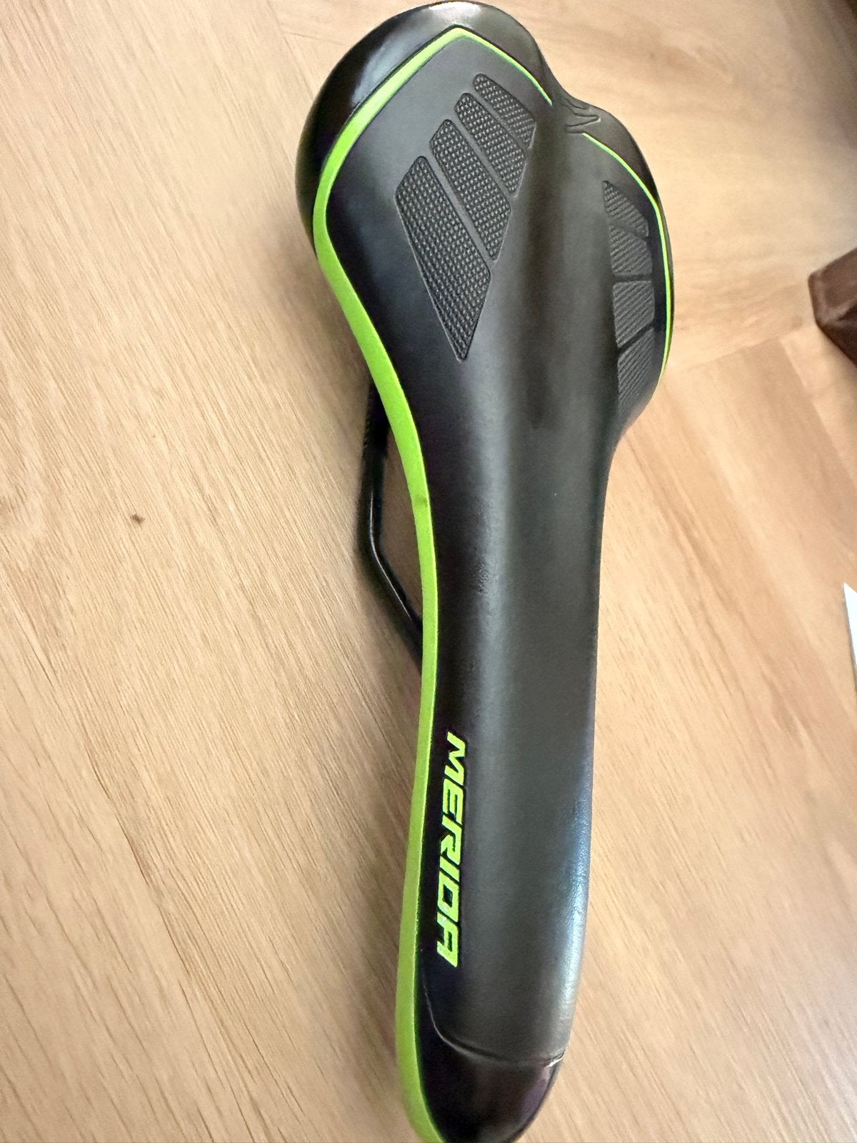 Merida fietszadel - Zo goed als nieuw, Kunststof, Ophalen of Verzenden, Zo goed als nieuw, Zadel
