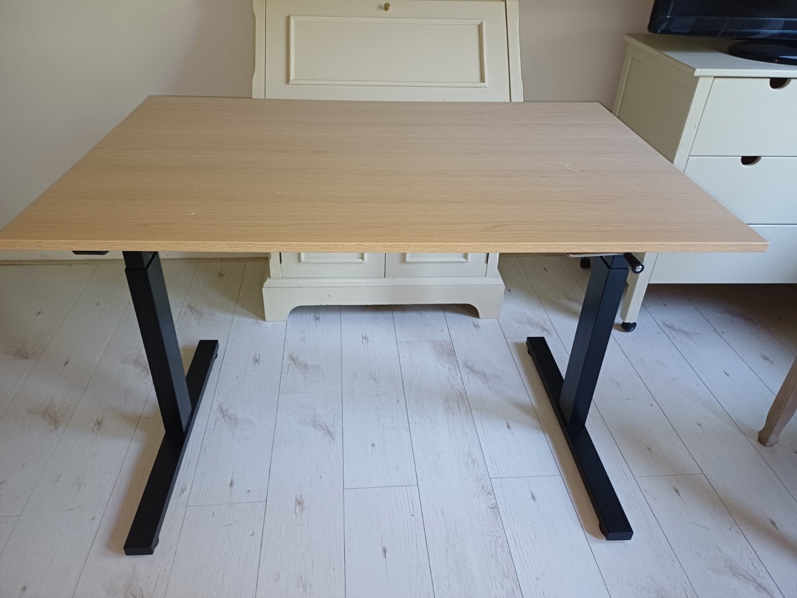 Bureau, zgan. Instelbaar., Huis en Inrichting, Bureaus, Modern, Ophalen of Verzenden, Zo goed als nieuw, Hout
