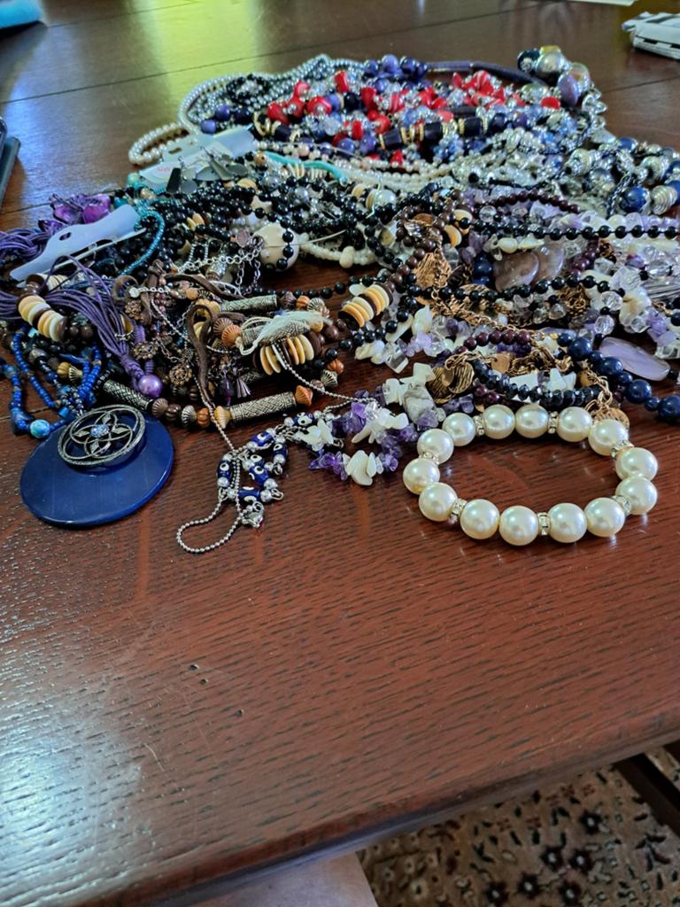 Nieuwe kettingen armbanden en oorbellen, Sieraden, Tassen en Uiterlijk, Broches, Ophalen of Verzenden, Nieuw, Goud, Overige materialen