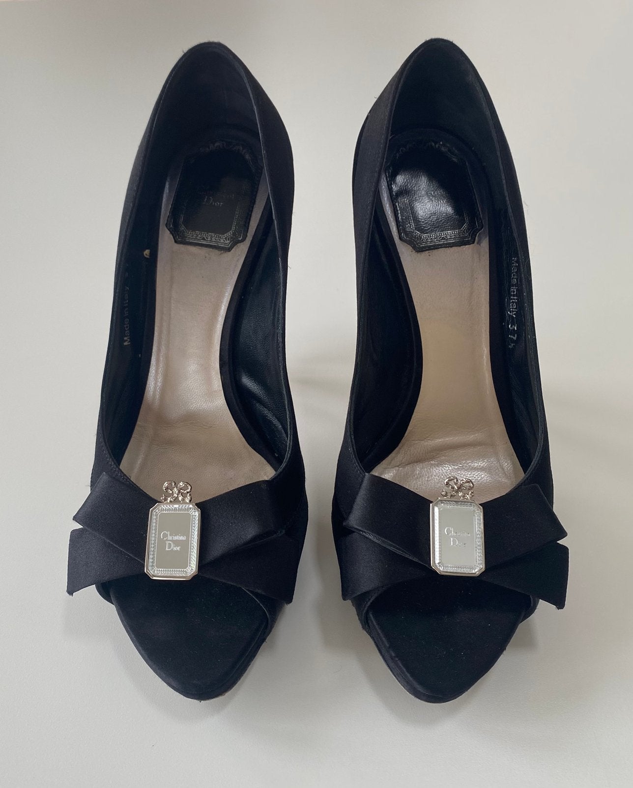 Christian Dior Anniversary pumps 37,5 van zwart fluweel, Kleding | Dames, Ophalen, Pumps, Zwart, Gedragen
