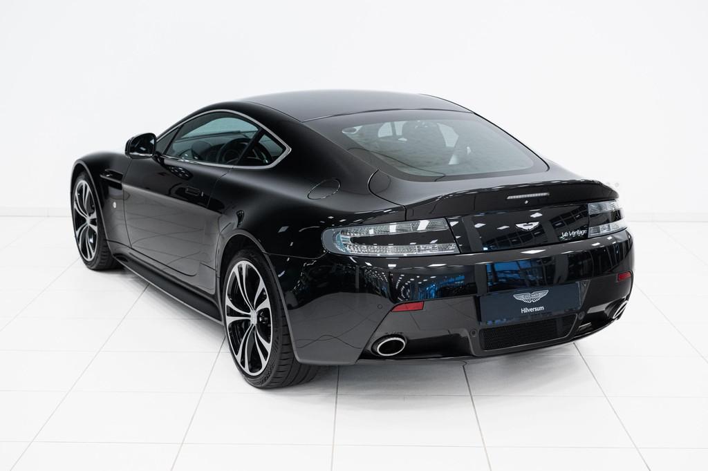 Aston Martin V12 Vantage | Manual | Carbon Black Edition | I, Auto's, Euro 5, Achterwielaandrijving, Gebruikt, Zwart