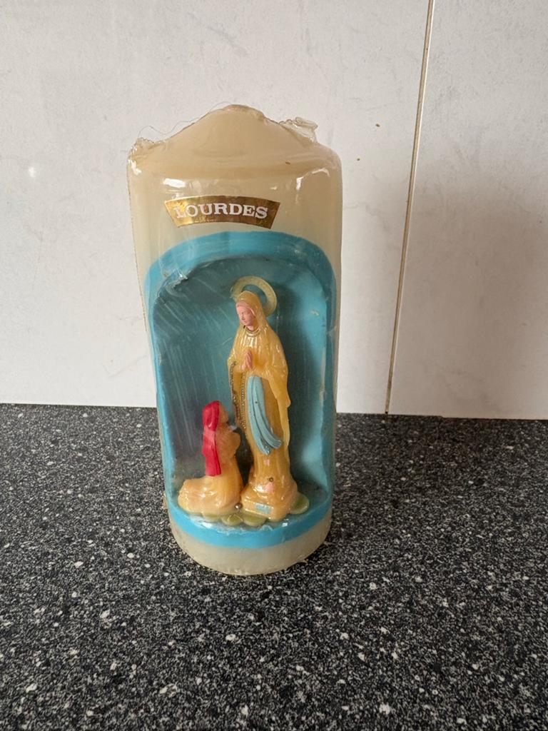 Vintage Lourdes Kaars met Maria en Bernadette Beeldje, Ophalen of Verzenden, Zo goed als nieuw, Beeld(je)