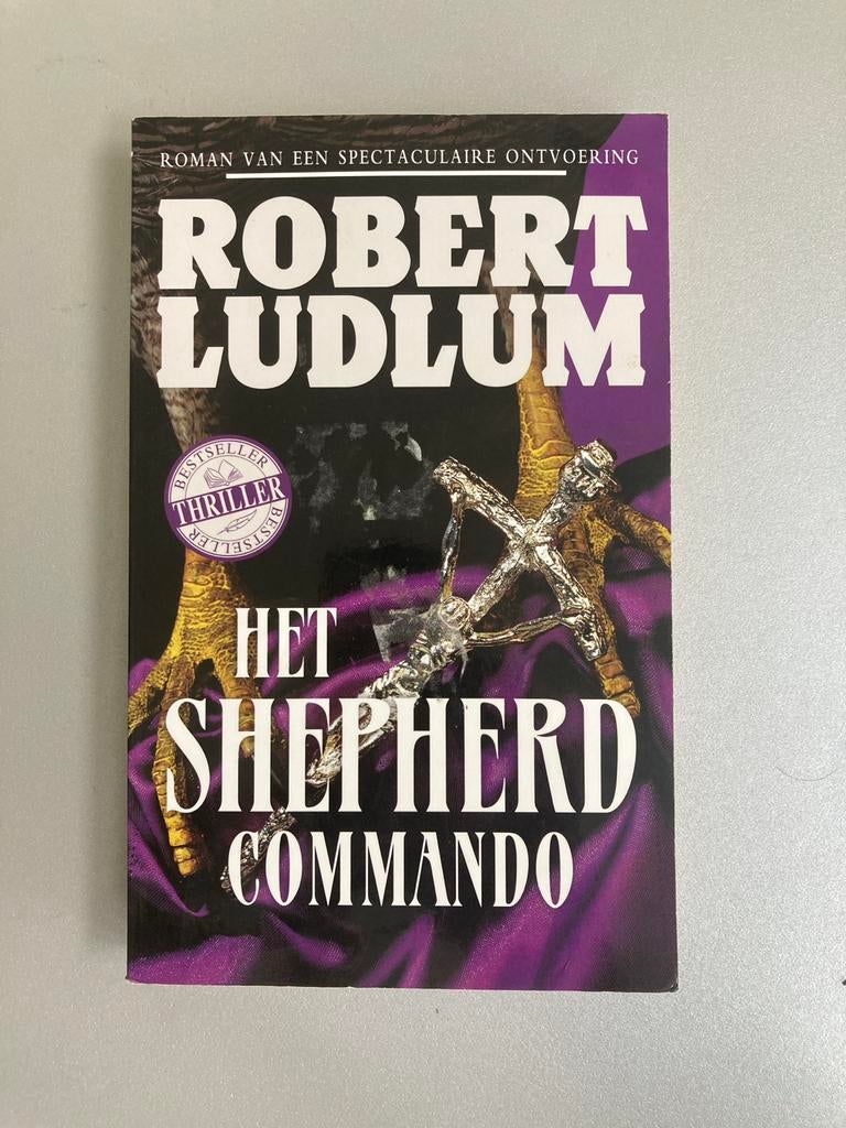 Robert Ludlum - Het Shepherd Commando (Thriller), Ophalen of Verzenden, Zo goed als nieuw