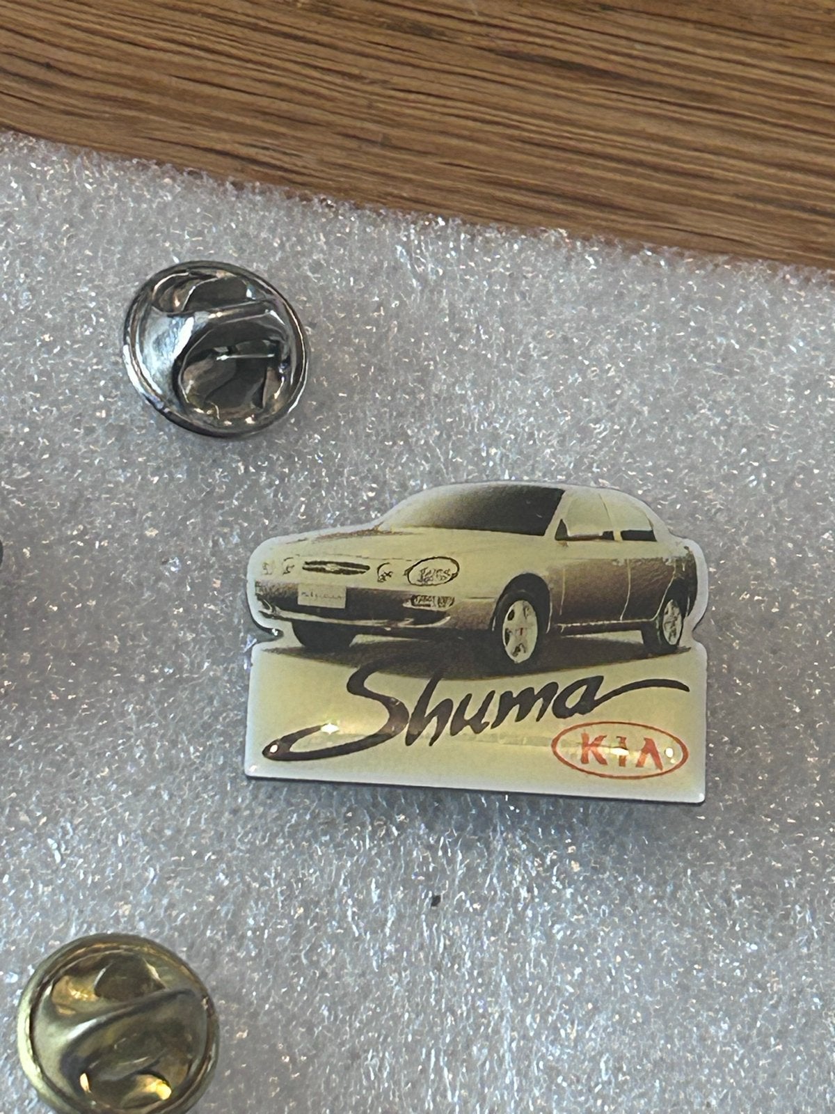 Kia Shuma auto Pin, Ophalen of Verzenden, Gebruikt, Transport, Speldje of Pin