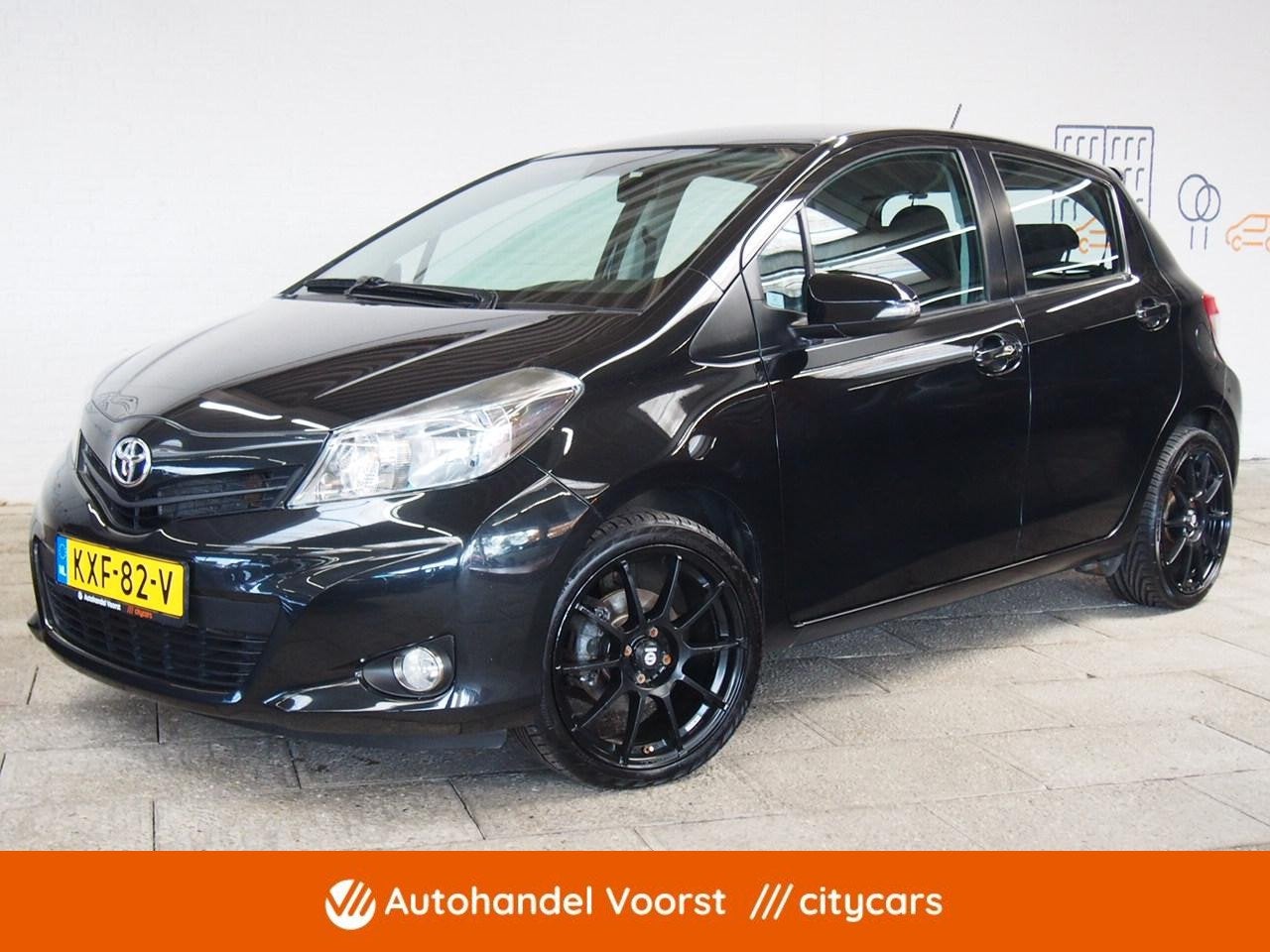 Toyota Yaris 1.3 VVT-i Dynamic 100PK Camera (APK:Nieuw) Incl, Auto's, Voorwielaandrijving, Euro 5, Stof, Gebruikt
