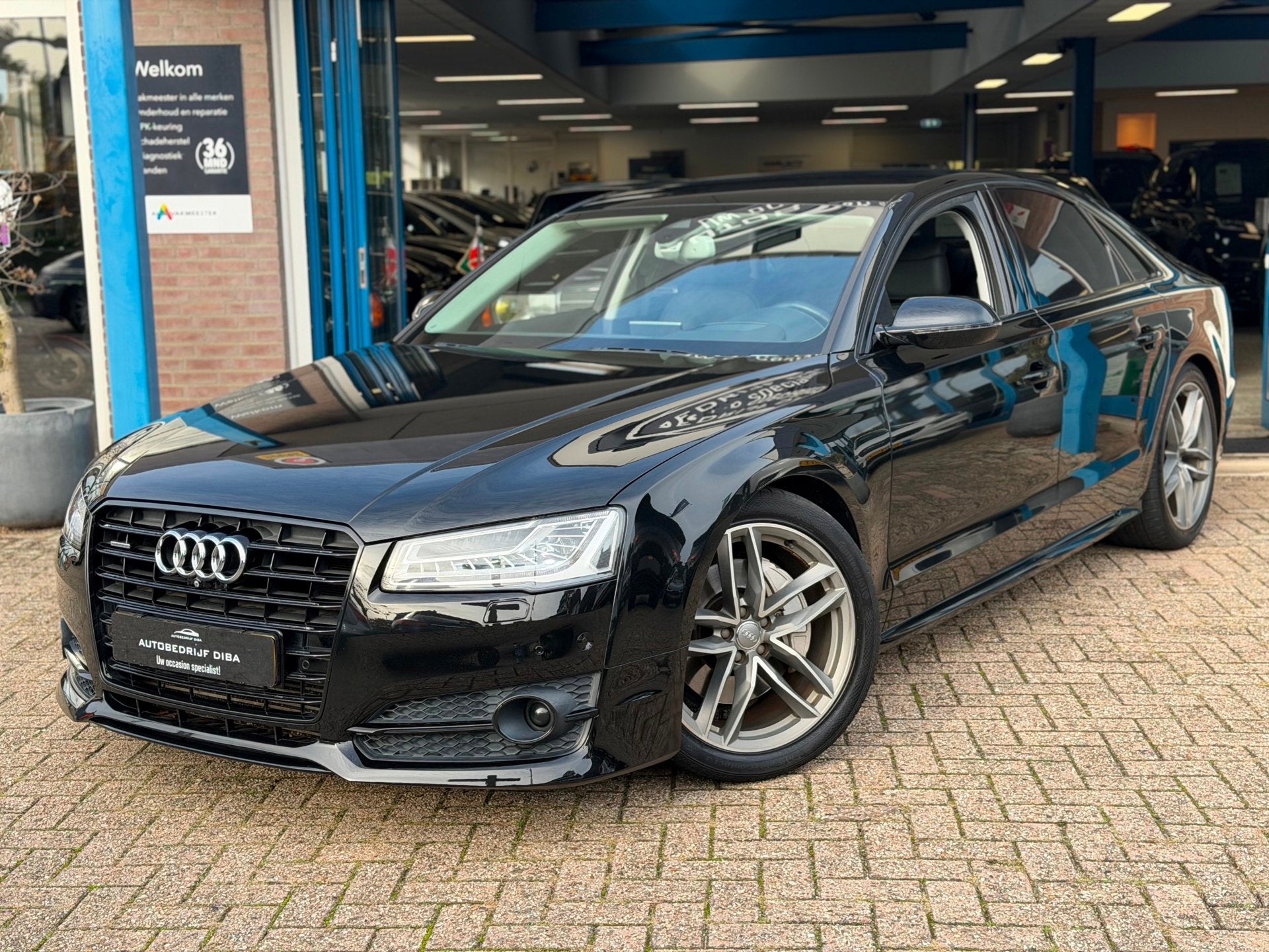 Audi A8 3.0 TDI quattro Pro Line+ 2016 AUT NAVI FULL NAP!, Auto's, Automaat, Dealer onderhouden, Alcantara, Zwart