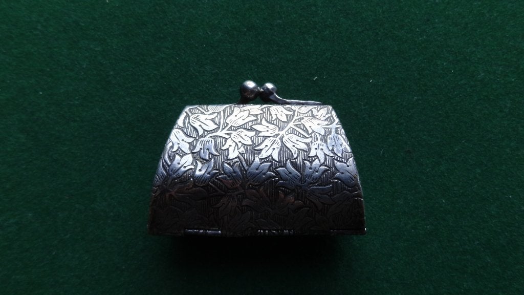 Zilver Pillendoosje ivv. een Damestas Florale versiering, Antiek en Kunst, Ophalen of Verzenden