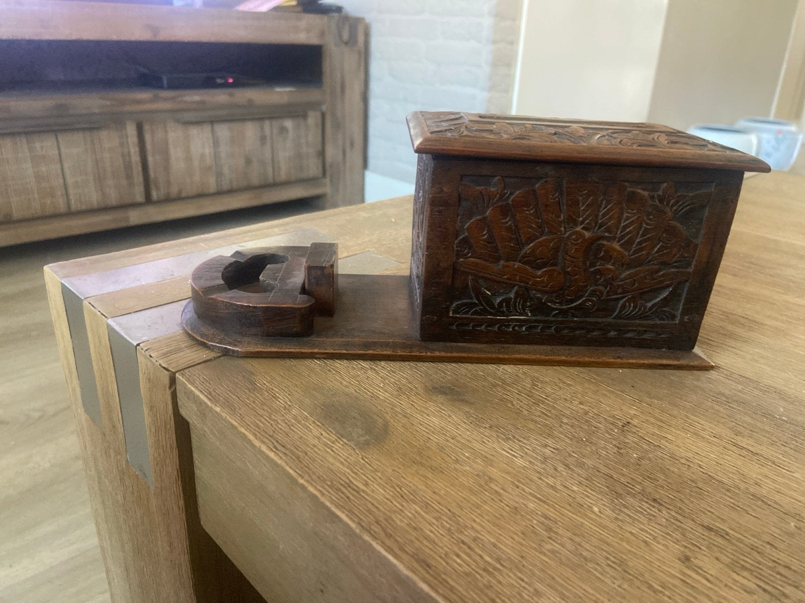 Antiek houten sigarettenbakje met asbak, Ophalen