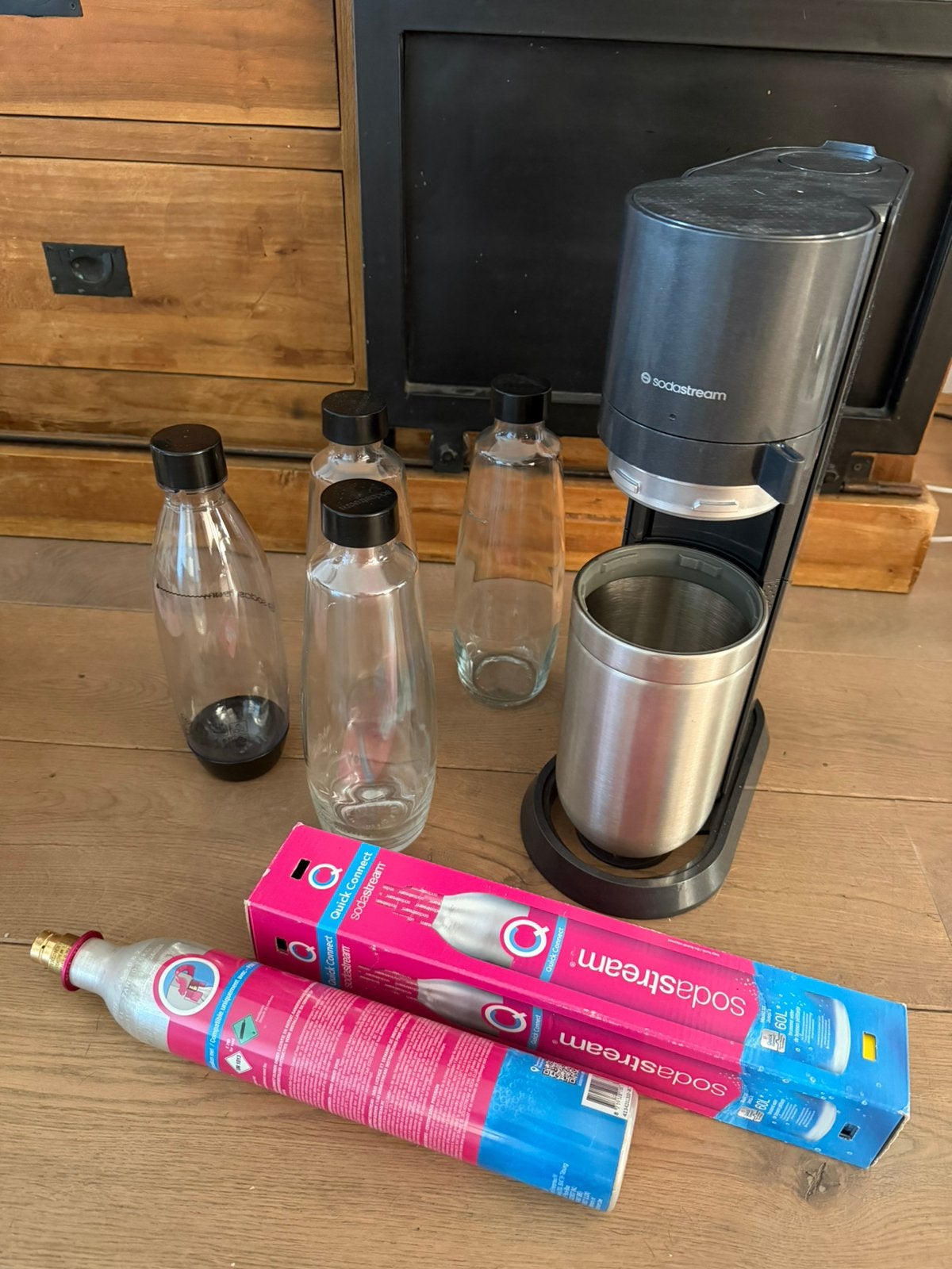 Sodastream met toebehoren, Witgoed en Apparatuur, Bruiswatermachines, Ophalen, Zo goed als nieuw