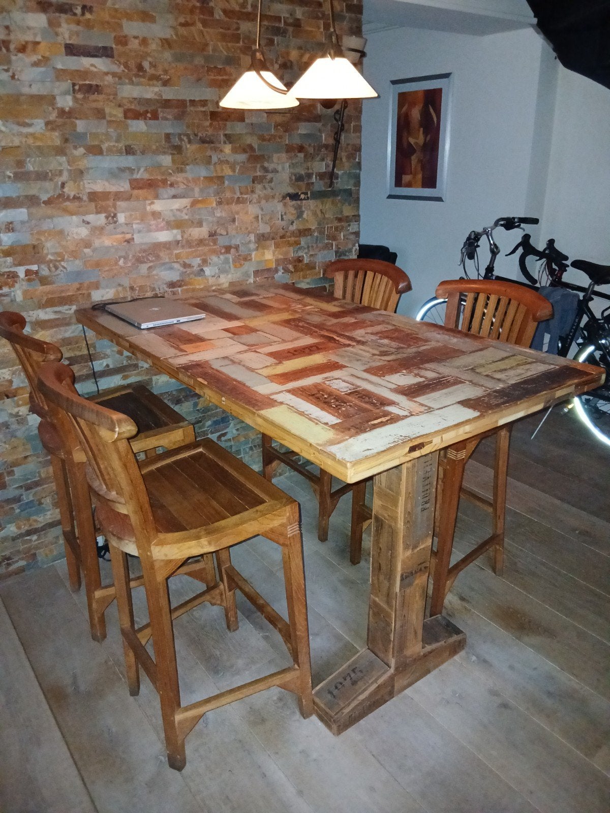 hoge bartafel met 4 krukken, Ophalen, Gebruikt