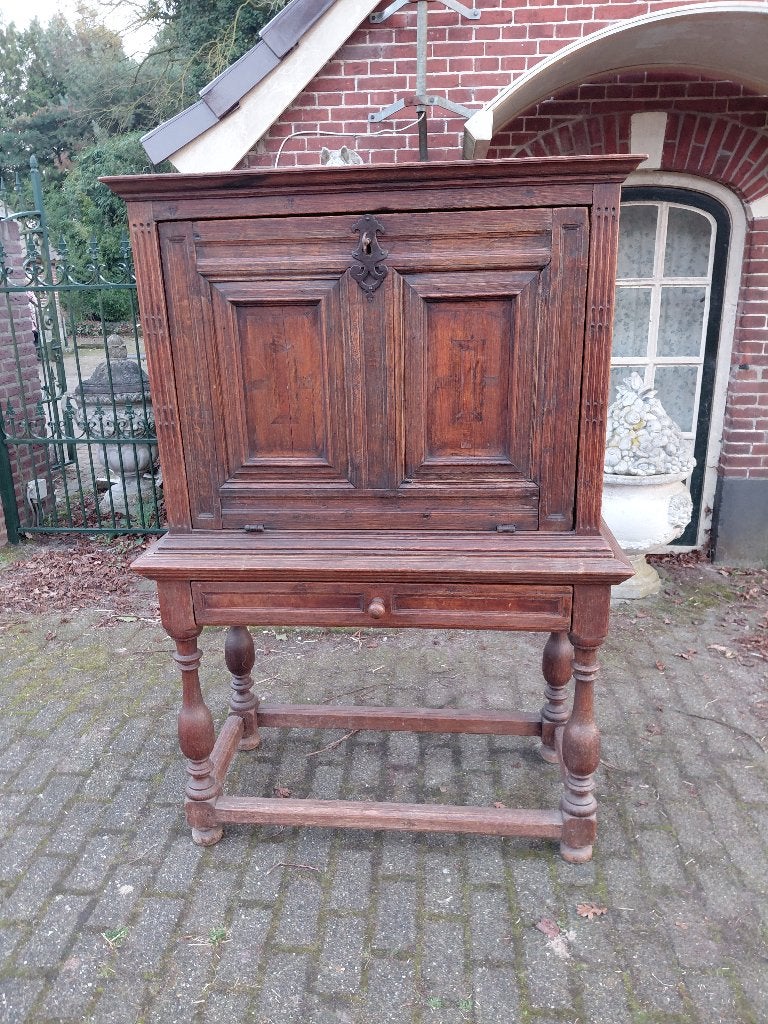 17e Eeuwse Renaissance credenskast/secretaire., Ophalen