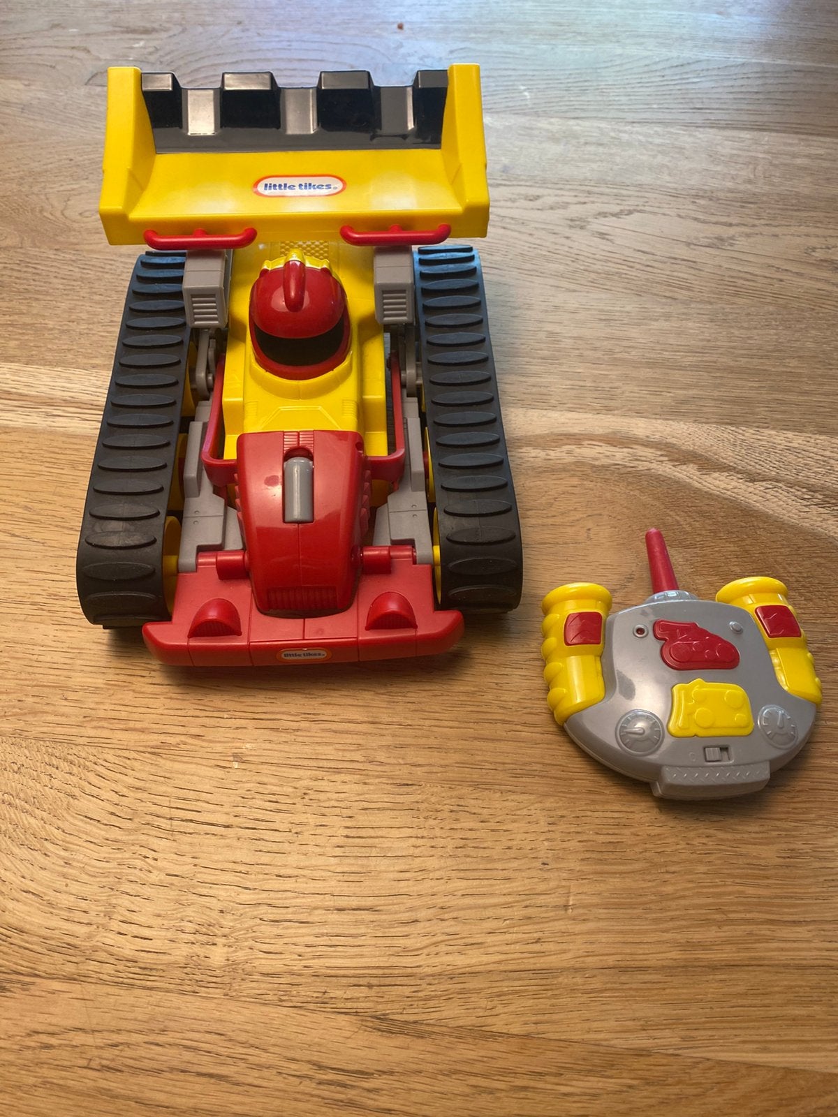 Little tikes bulldozer/racer bestuurbare auto, Kinderen en Baby's, Ophalen of Verzenden, Zo goed als nieuw, Afstandsbediening