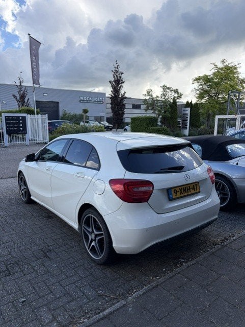 Mercedes-Benz A-Klasse 180 Ambition | CAMERA | CRUISE | STOE, Auto's, Mercedes-Benz, Voorwielaandrijving, Stof, Gebruikt, 4 cilinders