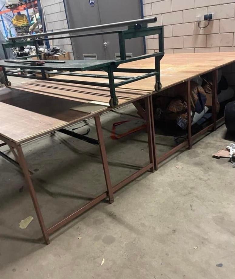 Snijtafel / inpaktafel 2.10x3.60m met rolhouder, Doe-het-zelf en Verbouw, Ophalen, Onbekend, Onbekend, Onbekend