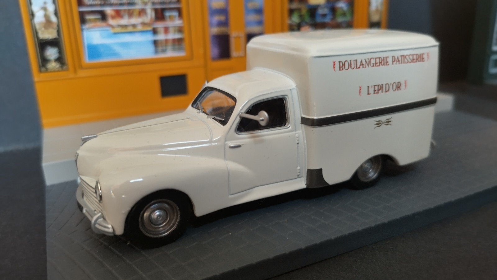 Peugeot 203 Commercial 1:43 Boulangerie Diorama Pol, Overige merken, Auto, Verzenden, .