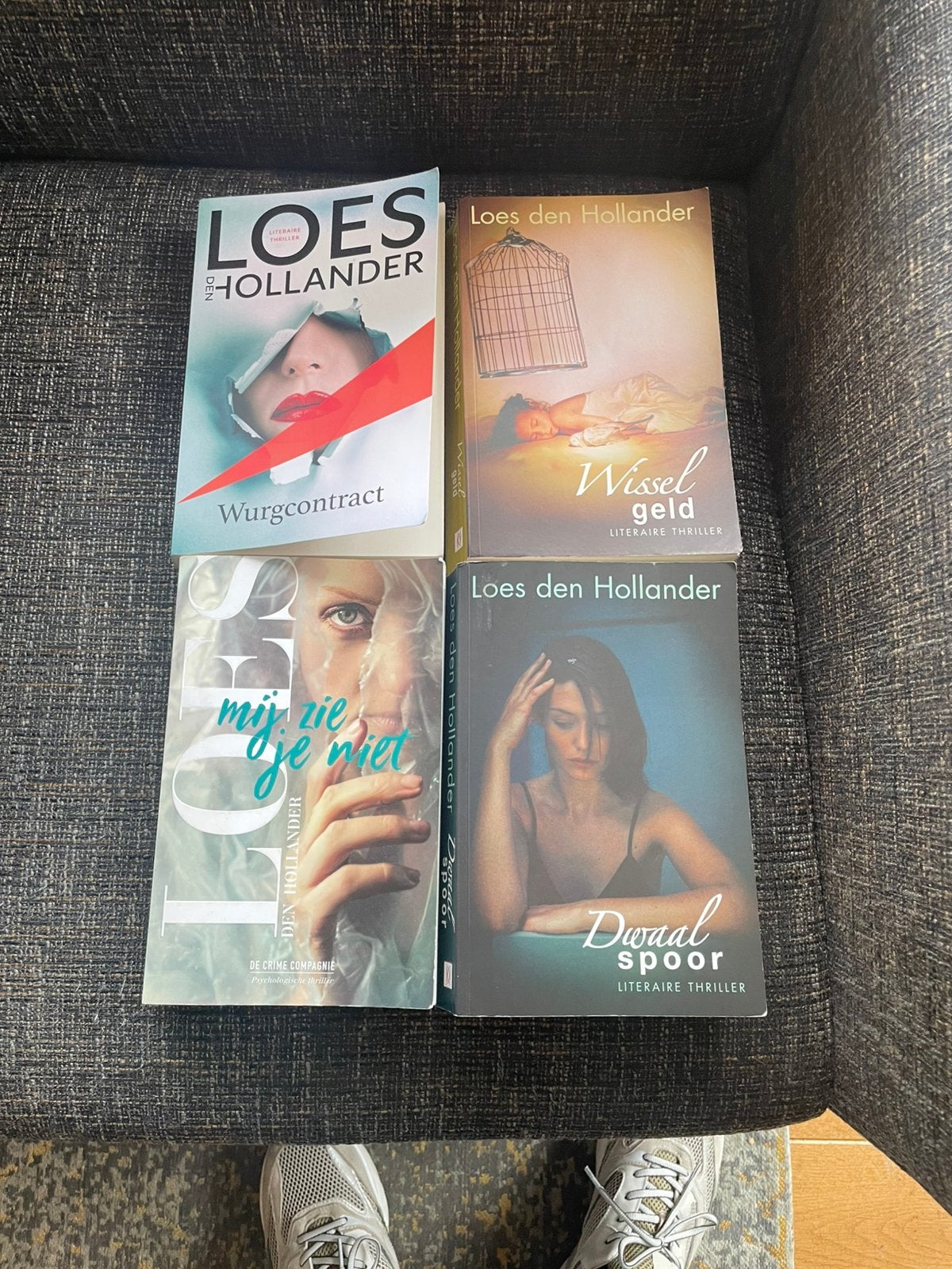 Loes den Hollander 4 boeken 10 euro, Ophalen of Verzenden, Gelezen, Loes den Hollander