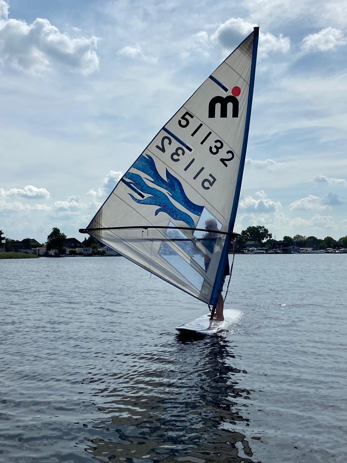 Mistral competition Windsurfplank, Mistral, Gebruikt, Minder dan 3.5 m², 300 cm of meer