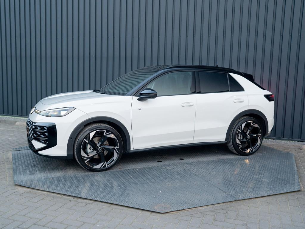 Volkswagen T-Roc 1.5 eTsi R-Line First Edition | Black Style, Auto's, Volkswagen, 730 kg, 4 cilinders, Leder en Stof, Wit