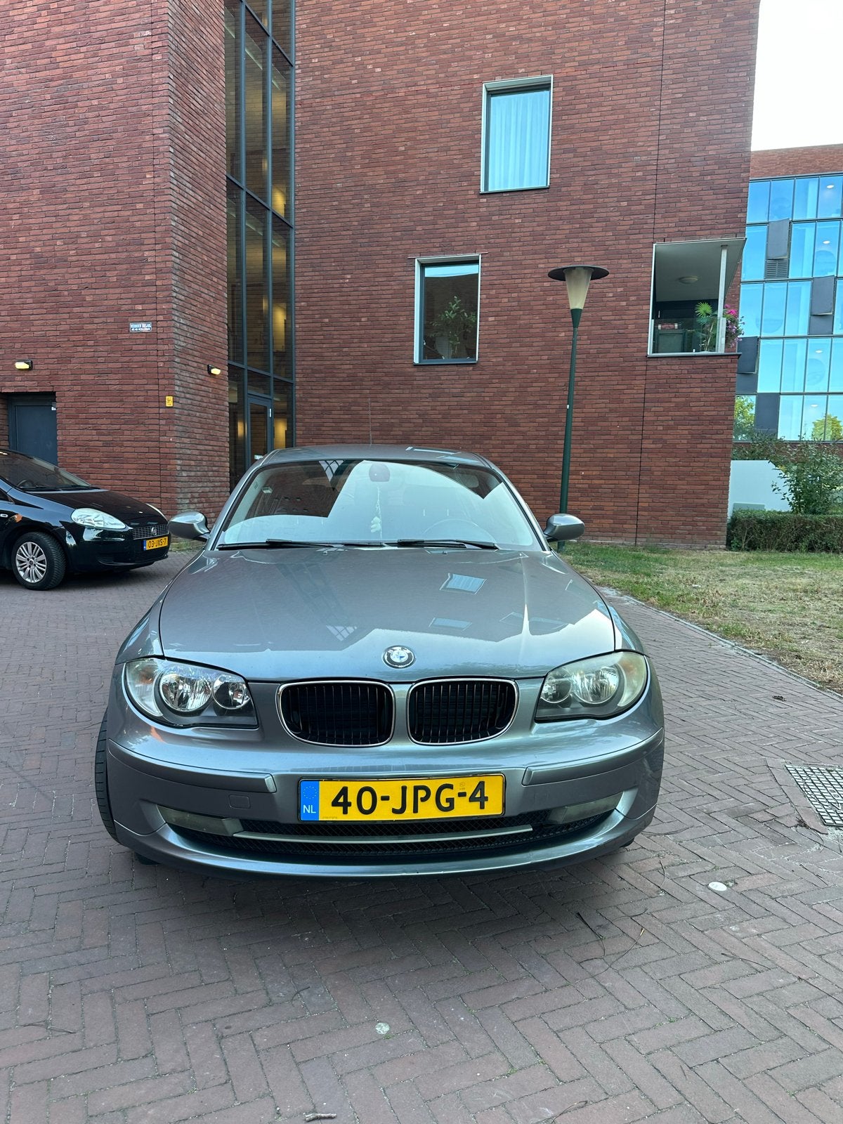 BMW 1-Serie 2.0 116I 5DR 2009 Grijs, Auto's, 1-Serie, Achterwielaandrijving, 1995 cc, 4 cilinders