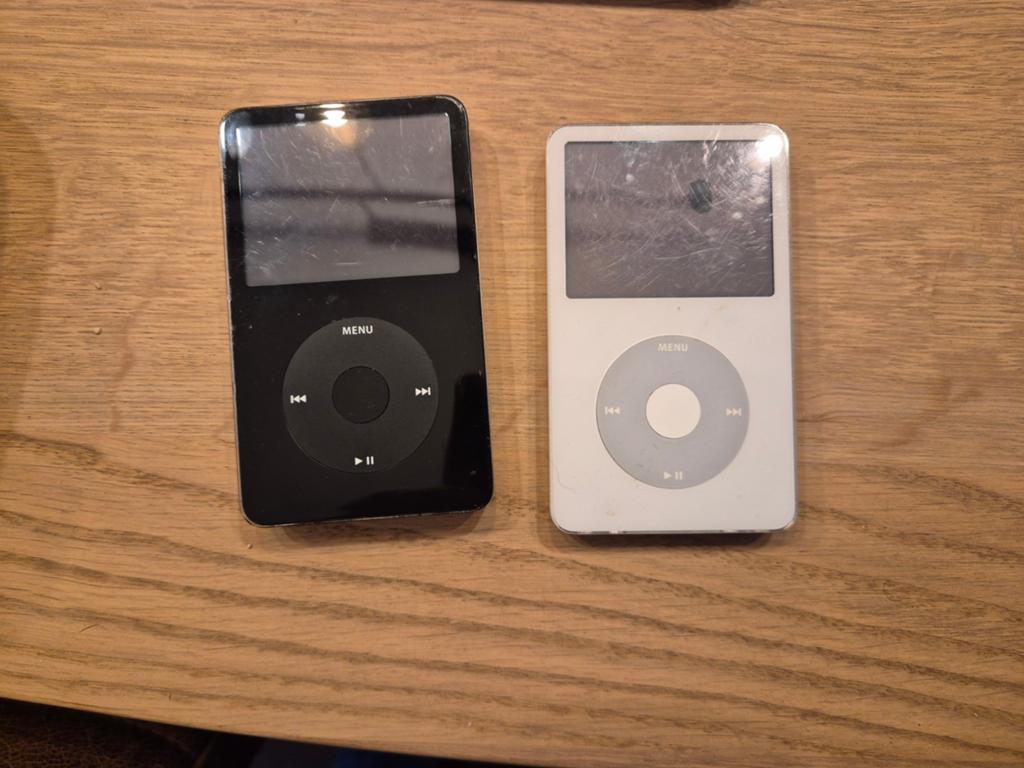 ≥ 2 ipod classics 80 en 30 gb met oplaadkabel — Mp3-spelers