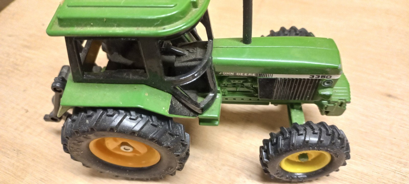 john deere 3.350 op schaal, Ophalen of Verzenden, Tractor of Landbouw