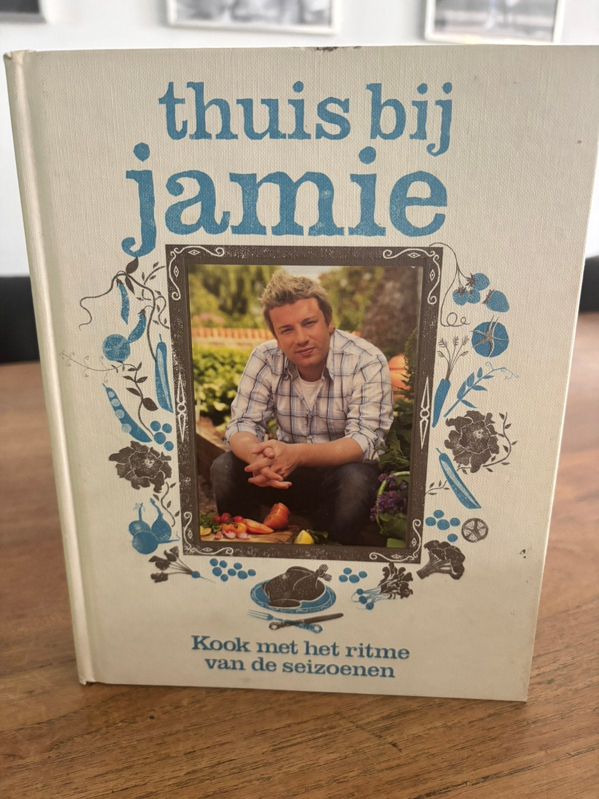 Thuis bij Jamie - Kookboek van Jamie Oliver, Boeken, Kookboeken, Hoofdgerechten, Ophalen of Verzenden, Zo goed als nieuw, Europa