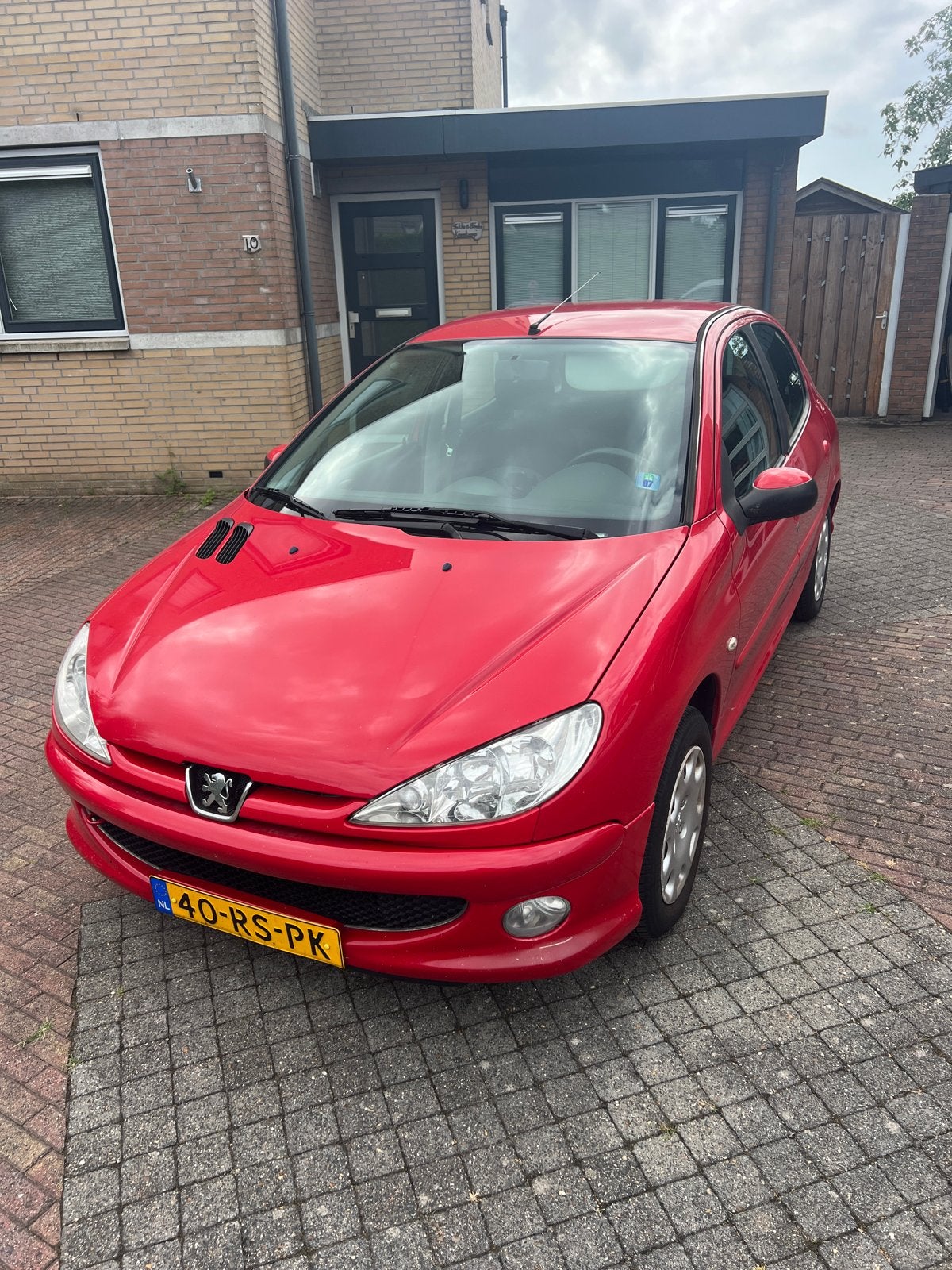 Peugeot 206 1.4 5D 2005 Rood airco en trekhaak., Auto's, Voorwielaandrijving, 31 €/maand, 4 cilinders, Trekhaak