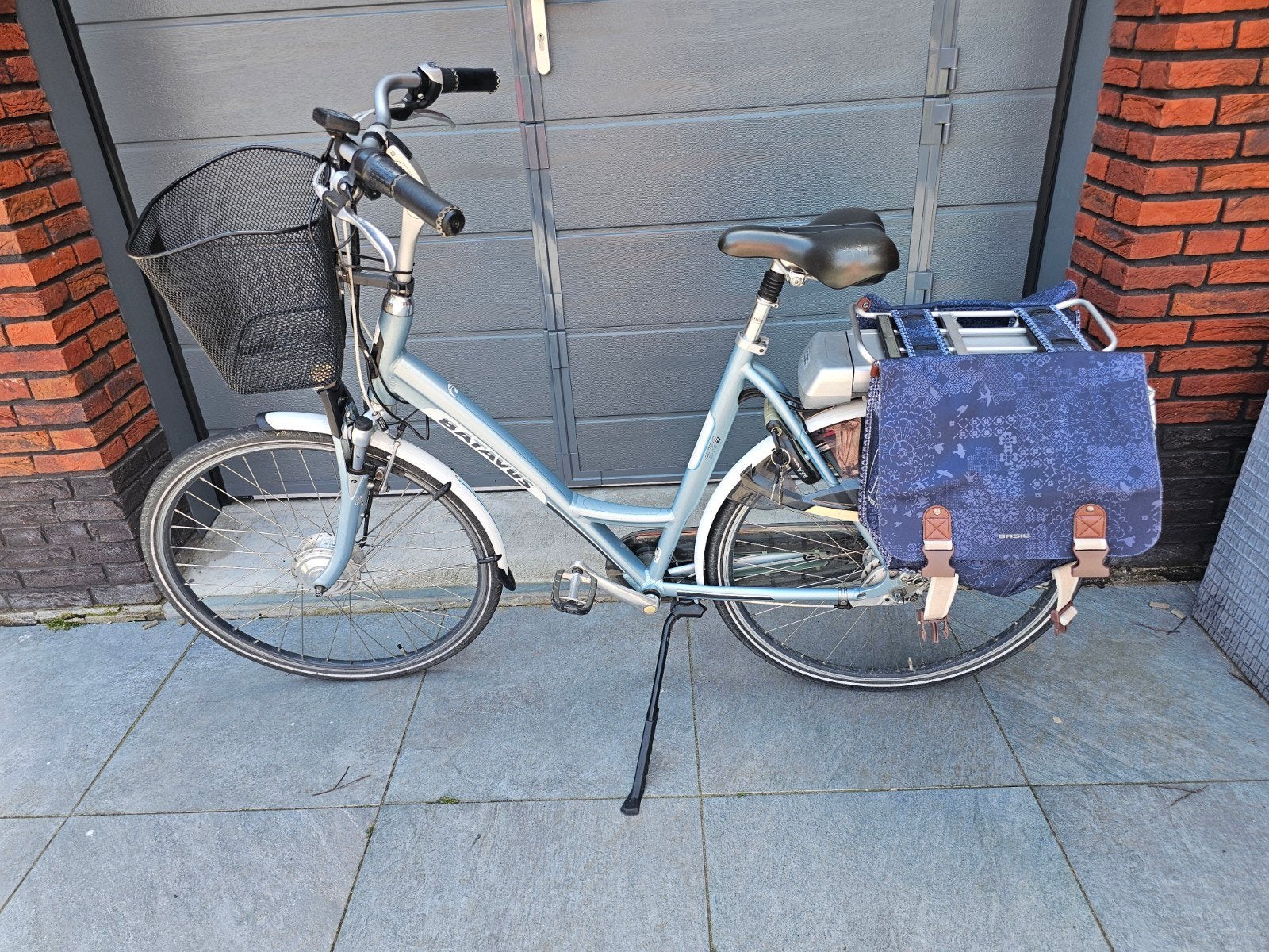 Batavus elektrische fiets met mand en fietstassen, Ophalen, Gebruikt, Batavus, 55 tot 59 cm