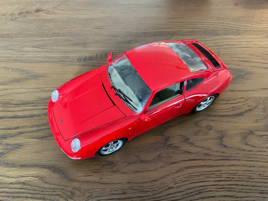 Porsche 911 Carrera 1993 1/18 Scale, Hobby en Vrije tijd, Modelauto's | 1:18, Ophalen, Zo goed als nieuw, Bburago