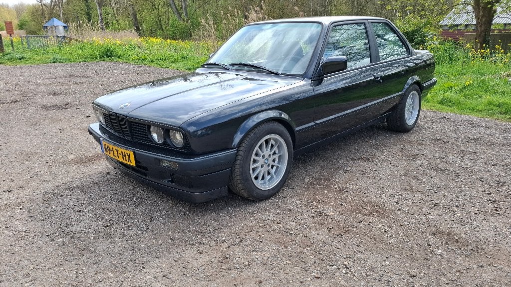 BMW E30 325i M50b25tu 1990 Zwart Restomod, Auto's, 2494 cc, 1165 kg, Zwart, Handgeschakeld