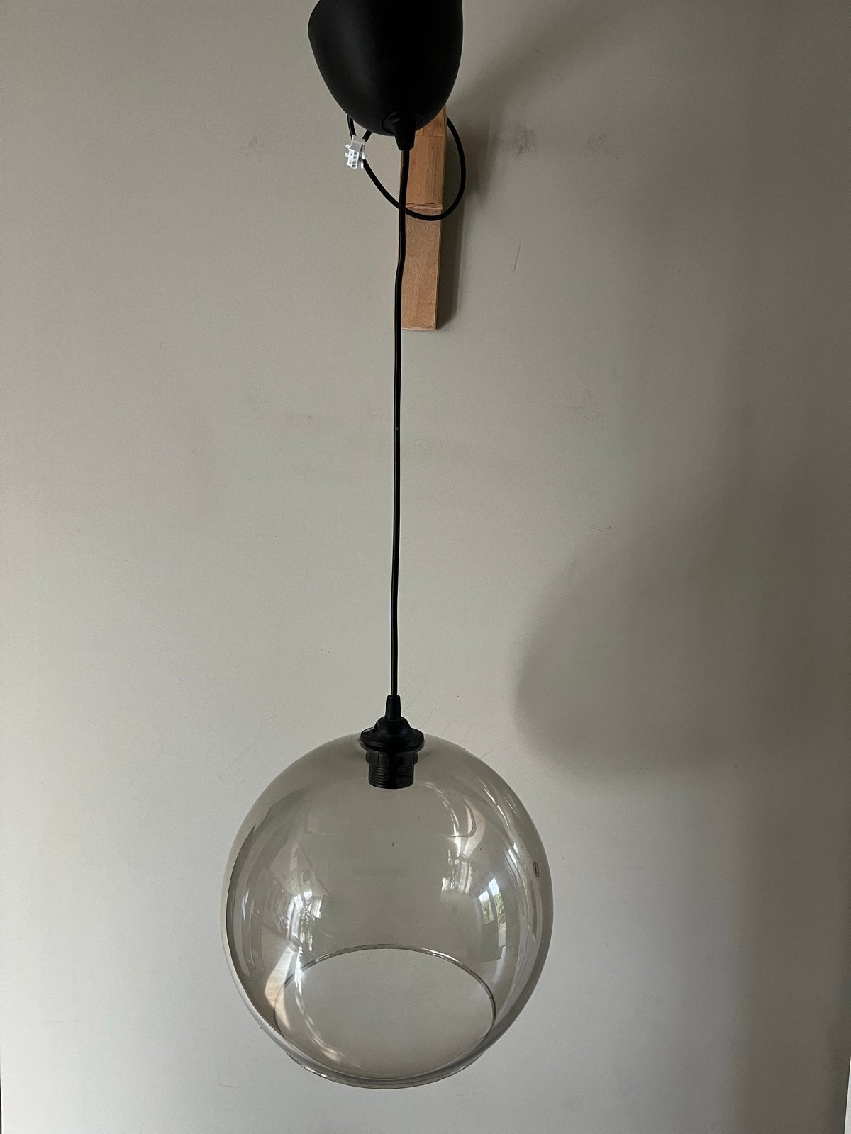 IKEA Hemma hanglamp met glazen bol - Max 22W, Ophalen of Verzenden, Zo goed als nieuw, Glas, E27 (groot)