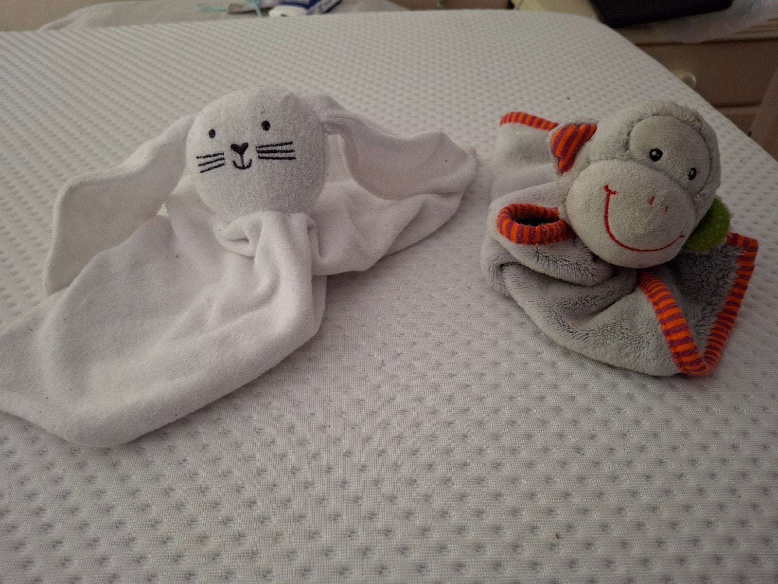 Knuffeldoekjes/ baby.( konijn en aapje)., Kinderen en Baby's, Speelgoed | Knuffels en Pluche, Ophalen, Zo goed als nieuw, Konijn