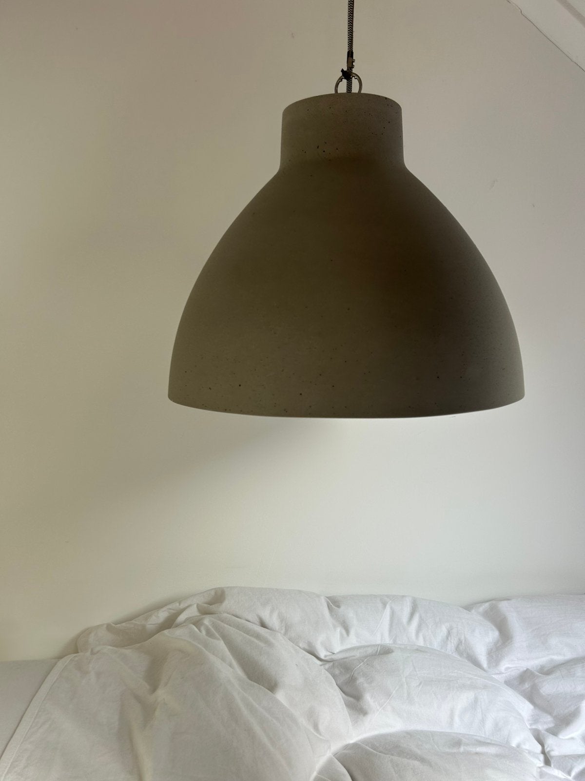 Stijlvolle betonkleurige It’s About Romi Design Hanglamp, Ophalen, Zo goed als nieuw, Natuurlijk materiaal, Modern