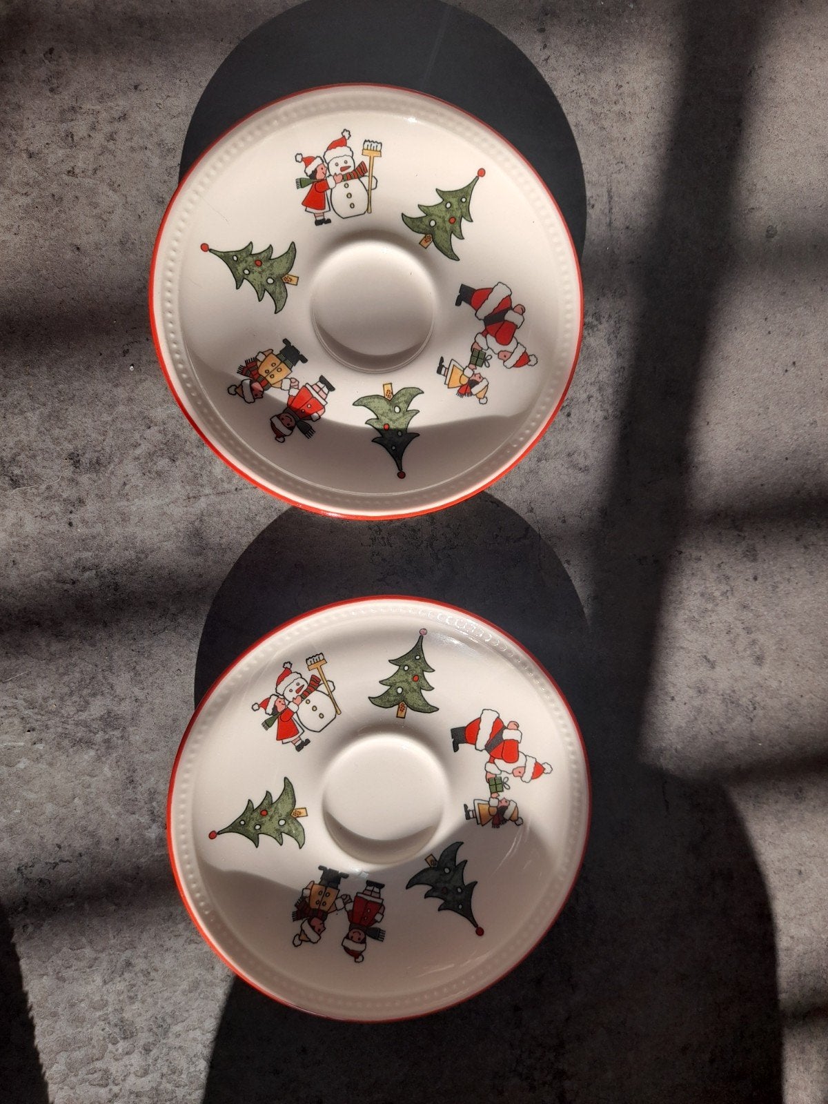 2 Wedgwood Kerst Schotels voor Koffiekopjes, Ophalen of Verzenden, Zo goed als nieuw, Kop(pen) en/of Schotel(s), Wedgwood