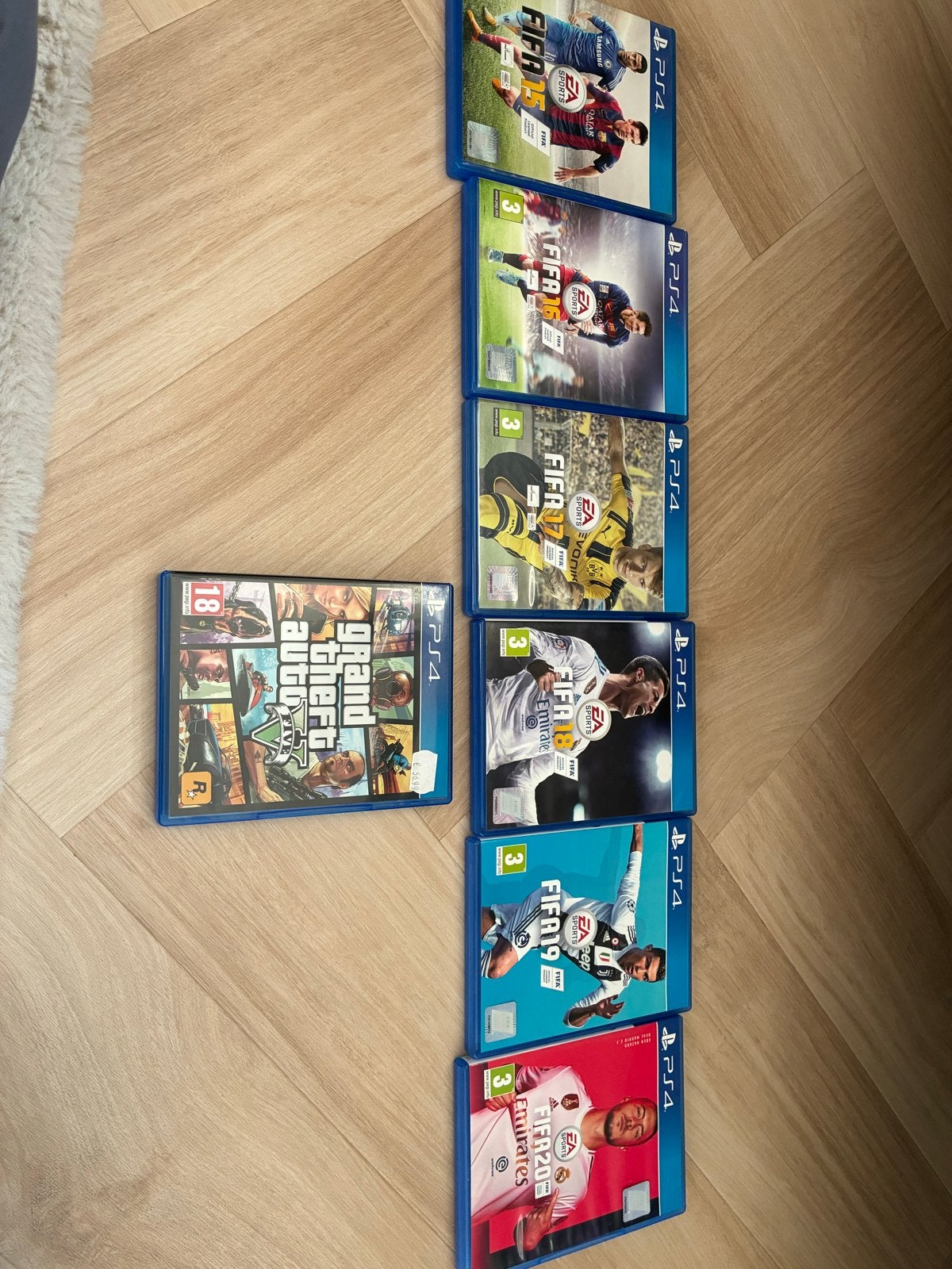 FIFA 15-20 & GTA 5 PS4 Games Bundel, Spelcomputers en Games, Gebruikt, Vanaf 18 jaar, 2 spelers, Eén computer
