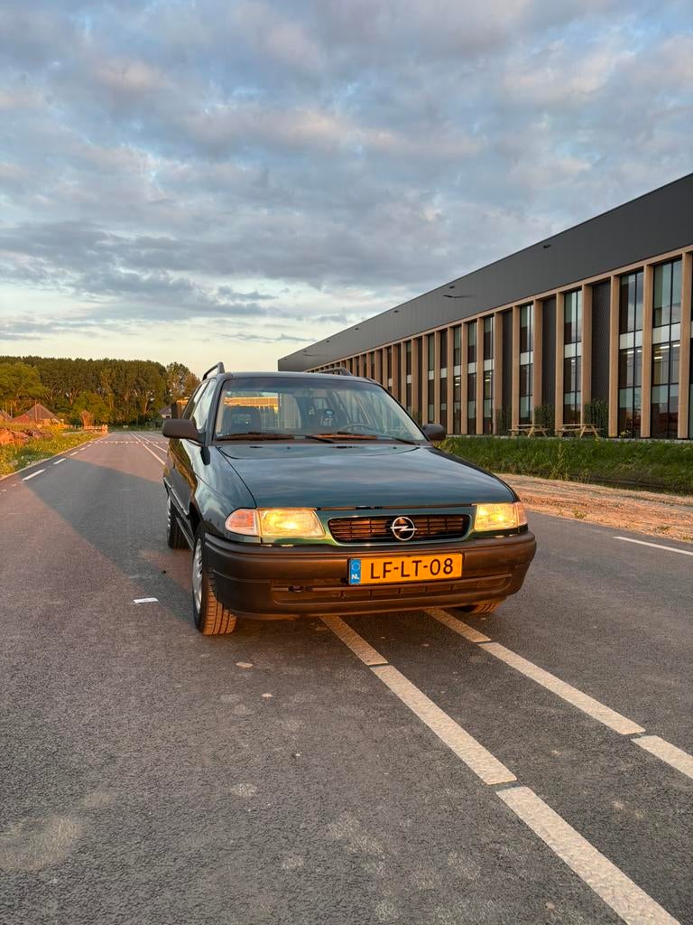 Opel Astra station wagon, Auto's, Voorwielaandrijving, 40 €/maand, 4 cilinders, Blauw