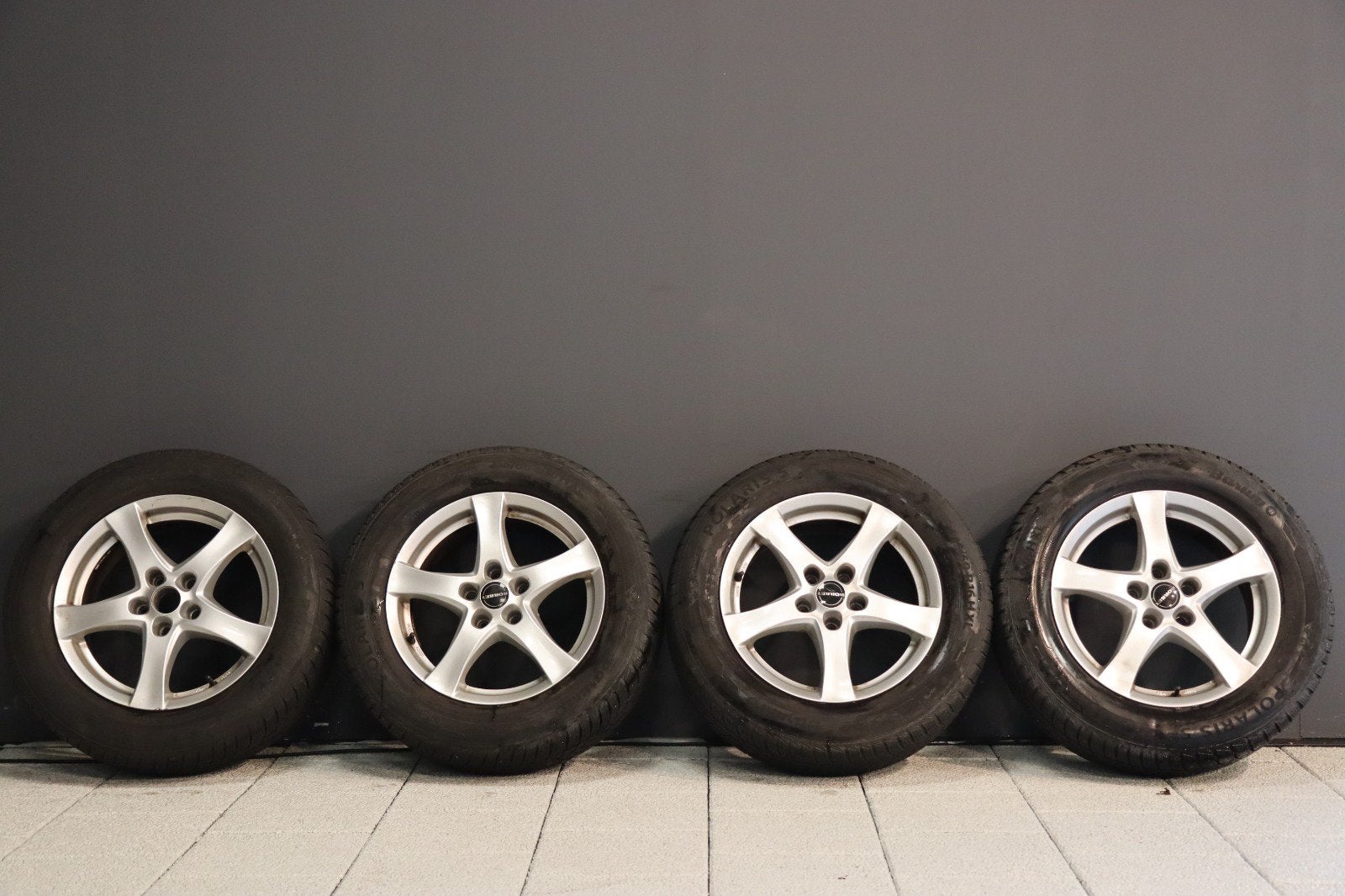 Volkswagen Tiguan winterset - Banden en Velgen, Auto-onderdelen, Ophalen, 16 inch, Banden en Velgen, Winterbanden