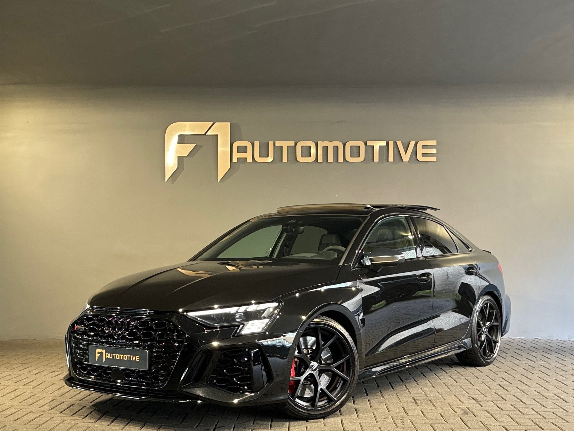 Audi RS3 Limousine 2.5 TFSI Quattro Pano|HuD|Massage|B&O|BTW, Auto's, Audi, Automaat, Gebruikt, RS3, Zwart