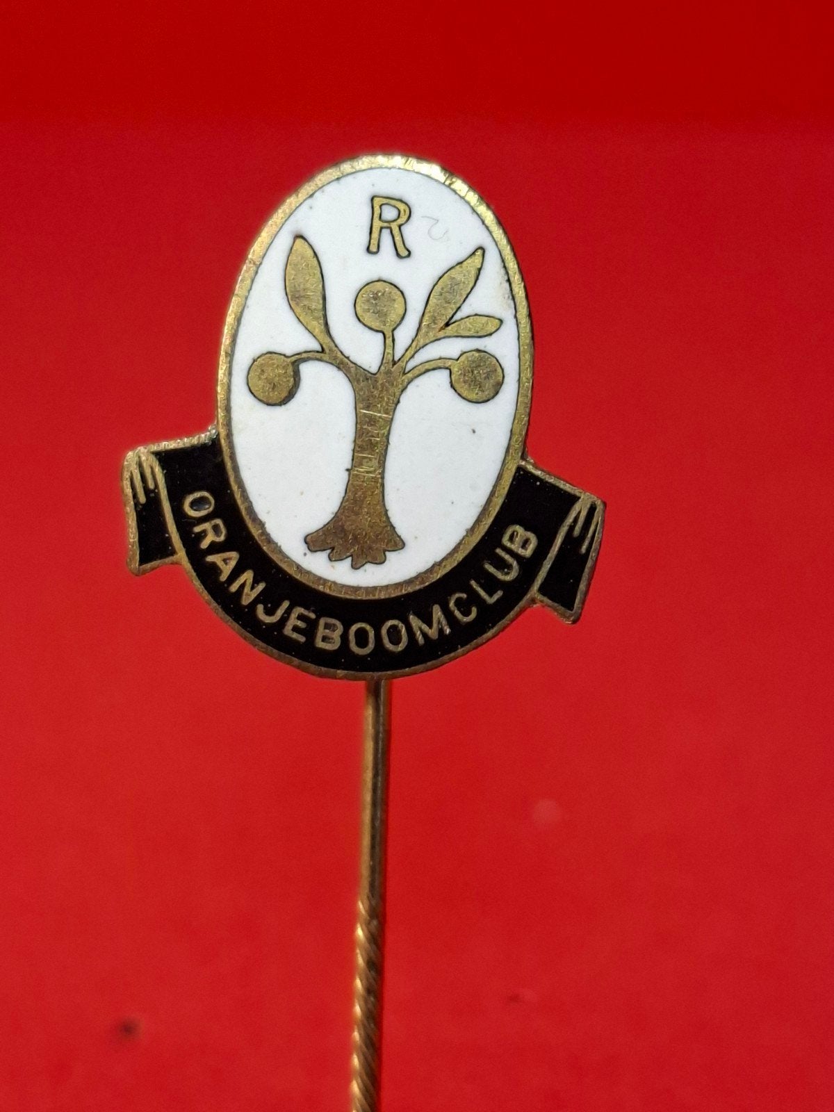 Emaille speld ORANJBOOM, Ophalen of Verzenden, Gebruikt, Overige onderwerpen