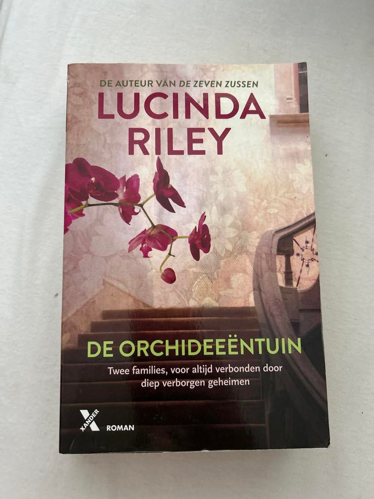 De Orchideeëntuin - Lucinda Riley (Roman), Ophalen of Verzenden, Gelezen, Europa overig