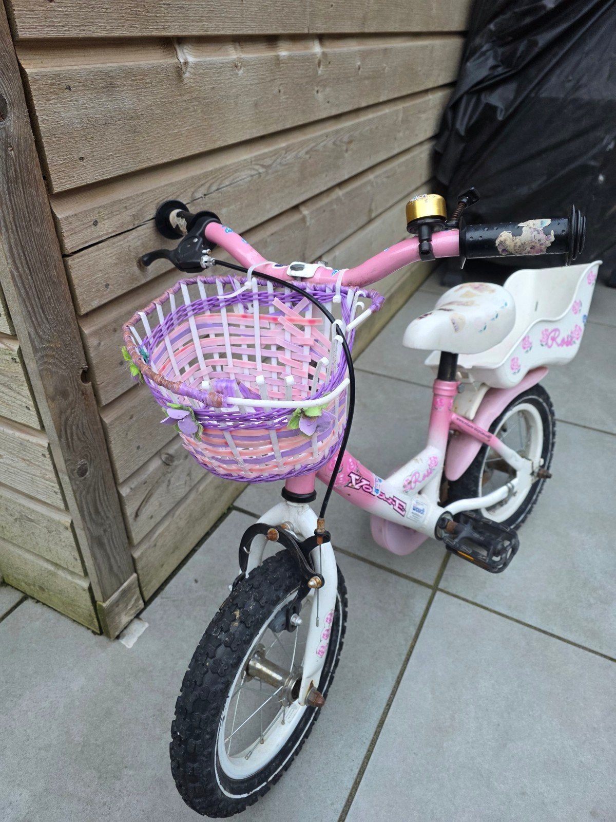 Roze kinderfiets met mandje en poppenzitje, Ophalen, Gebruikt, Velgrem, Minder dan 16 inch
